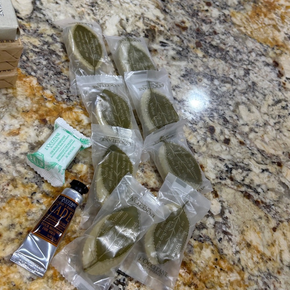 L'OCCITANE Verbena Leaf Soaps Set of 8, shave cream & effervescence Bath cube